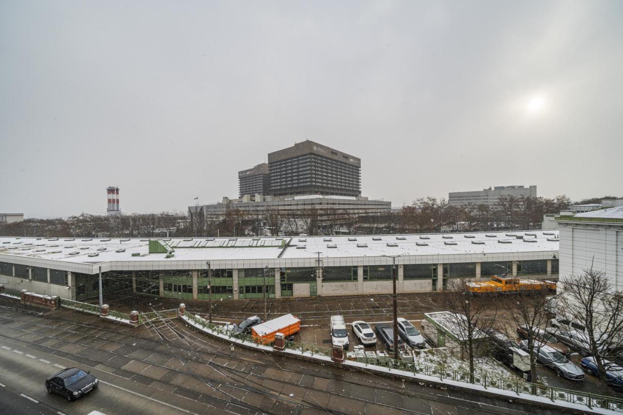 Stylisch In Vienna's 18th District Appartamento