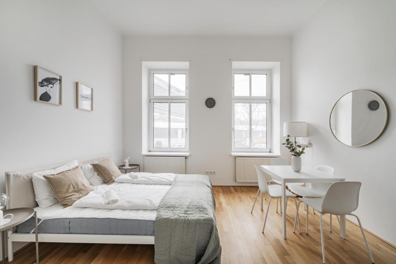 Stylisch In Vienna's 18th District Appartamento Vienna